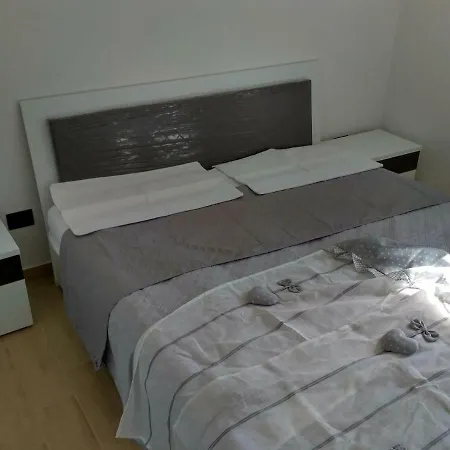 Cento Pini * Campofelice Di Roccella