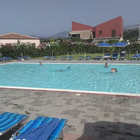 Cento Pini 坎波菲利斯·迪·罗切